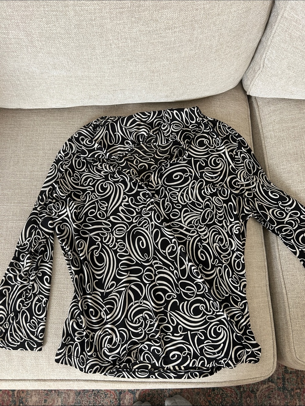 Express Black & White Swirl Print 3/4 sleeve blouse
